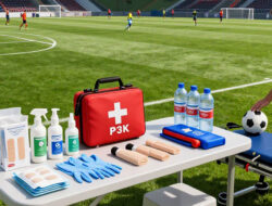 Daftar Perlengkapan P3K Wajib yang Harus Ada di Pinggir Lapangan Bola